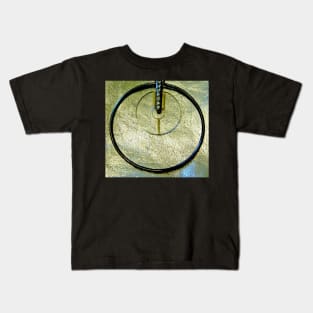 GOLD CIRCLE PENDANT DESIGN ART DECO Kids T-Shirt